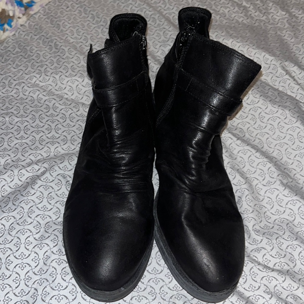 Baretraps Black Leather Ankle Boots